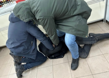 Napadł na salon gier, zażądał pieniędzy. Grozi mu 20 lat więzienia