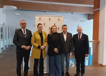 W Zduńskiej Woli zebrał się Łódzki Zespół Parlamentarny. Dyskutowano o unijnych funduszach 9 W Zduńskiej Woli zebrał się Łódzki Zespół Parlamentarny. Dyskutowano o unijnych funduszach