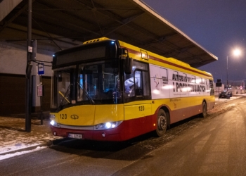 "Autobus dla bezdomnych i potrzebujących" pomaga rekordowej liczbie osób. 13 tysięcy wydanych poisłków