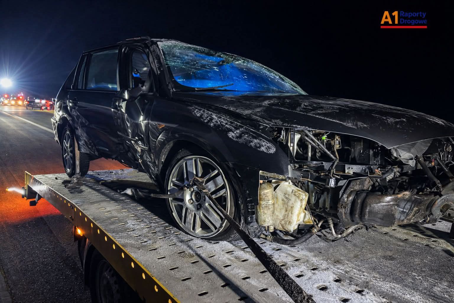 Groźny wypadek na A1, pijany kierowca przebił się na inny pas. Są utrudnienia