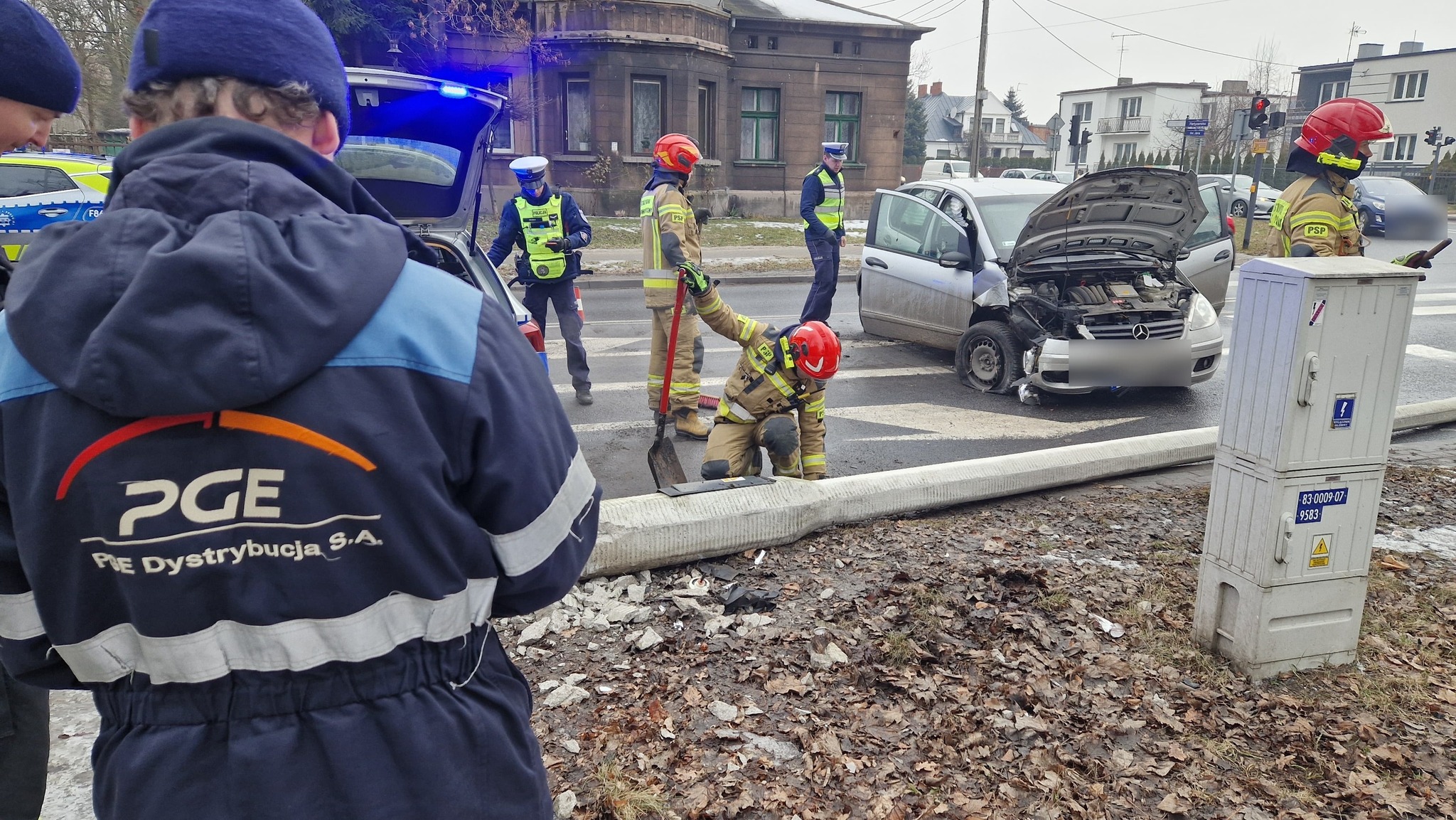 Wjechał w latarnię w Pabianicach. Był pijany i nie miał prawa jazdy