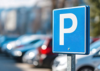 W Kutnie można parkować bez podchodzenia do parkomatu
