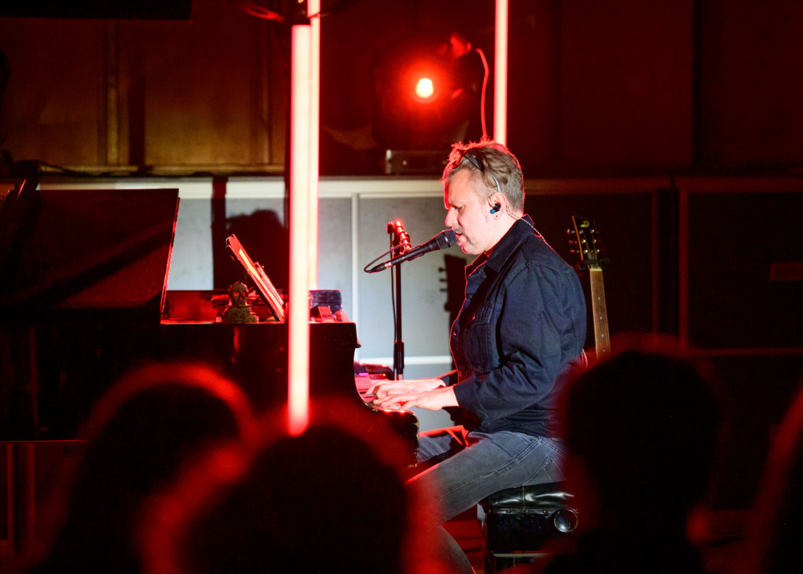 Kev Fox i Łukasz Lach na jednej scenie. Koncert w Studiu im. Henryka Debicha, fot. Sebastian Szwajkowski