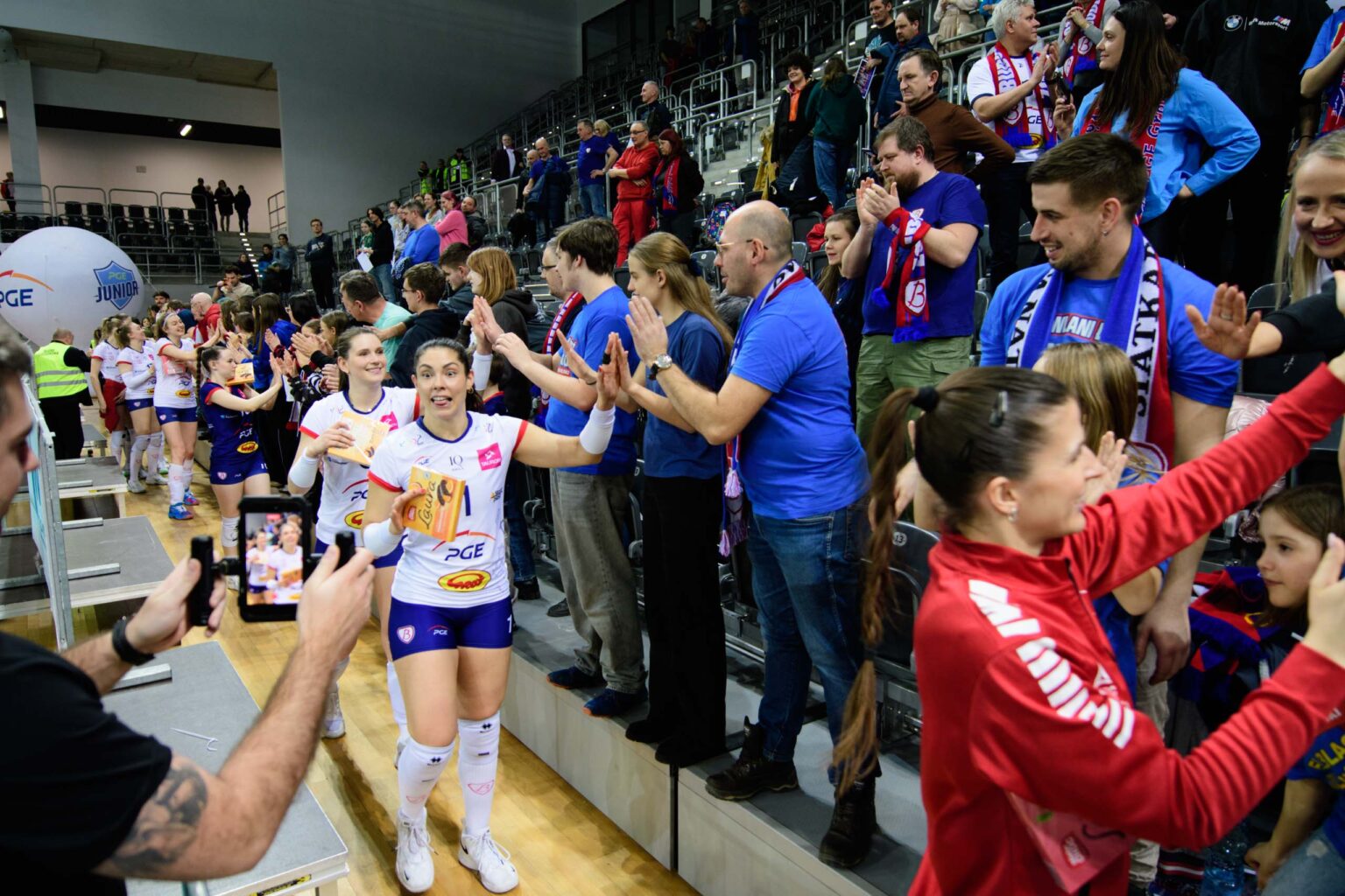 PGE Budowlane z Pucharem i wygrany mecz z Volley Wrocław fot Sebastian Szwajkowski_4 PGE Budowlane z Pucharem i wygrany mecz z Volley Wroclaw fot Sebastian Szwajkowski 4