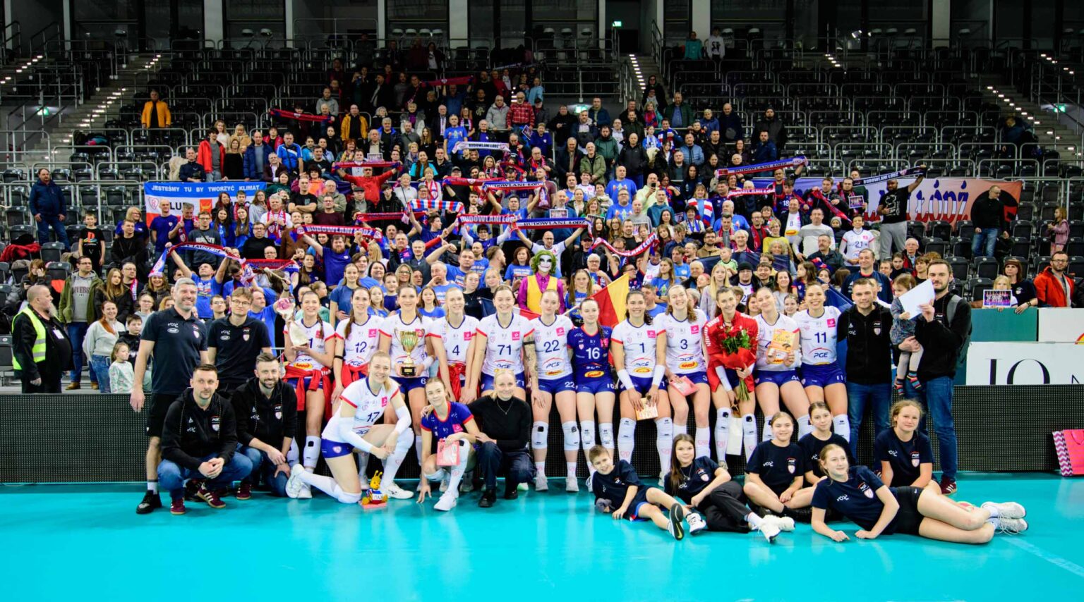 PGE Budowlane z Pucharem i wygrany mecz z Volley Wrocław fot Sebastian Szwajkowski_7 PGE Budowlane z Pucharem i wygrany mecz z Volley Wroclaw fot Sebastian Szwajkowski 7