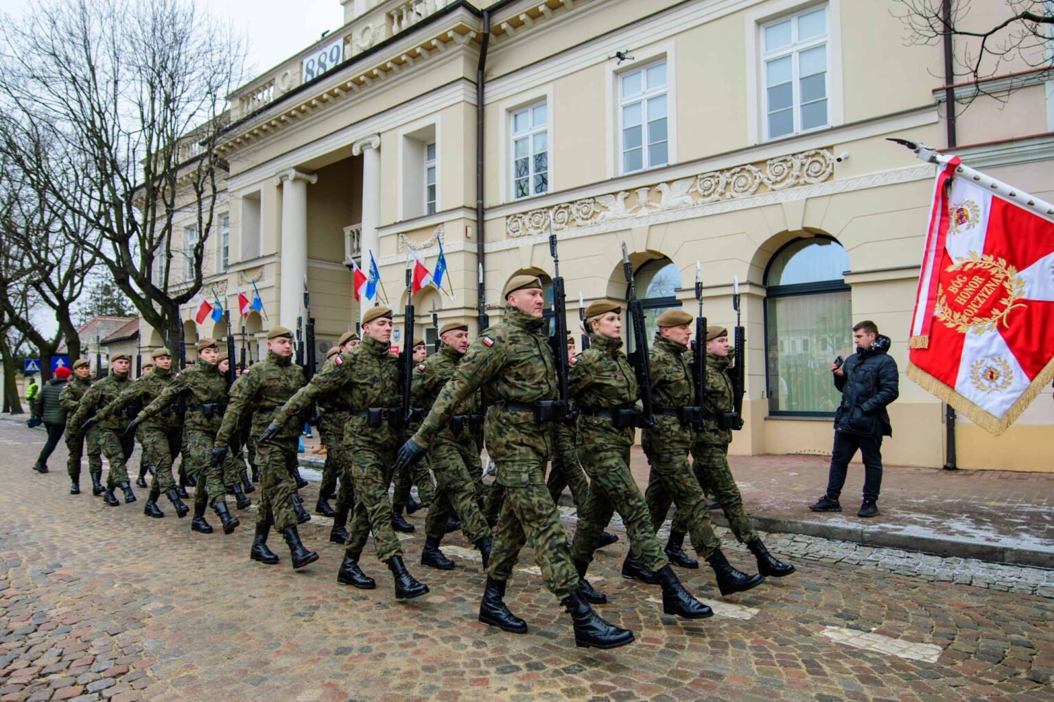Przysięga i nowy dowódca 9ŁBOT w Łowiczu fot Sebastian Szwajkowski Przysiega i nowy dowodca 9LBOT w Lowiczu fot Sebastian Szwajkowski