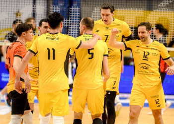 Skra wygrywa u siebie z Resovią
