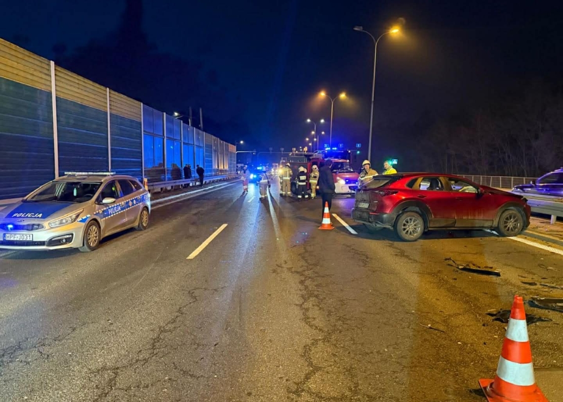 Zablokowana DK91 w Tuszynie. Dwa wypadki, trzy osoby ranne, cztery rozbite samochody