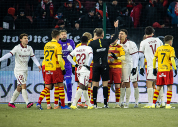 Nie dla miękkich karnych w Ekstraklasie. Afimico Pululu nabrał VAR, Widzew Łódź znów został skrzywdzony