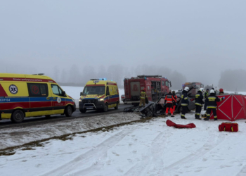 Wypadek pod Opocznem. Rozbite 4 samochody, 4 osoby ranne [ZDJĘCIA, WIDEO]