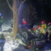 Śmiertelny wypadek. Samochód uderzył w drzewo i dachował