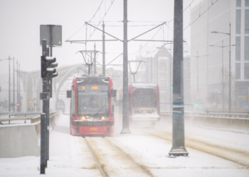 Niebezpieczna noc dla kierowców i pieszych. IMGW wydał ostrzeżenie
