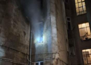 Pożar w centrum Łodzi. Kobieta wyskoczyła przez okno, fot. Straż