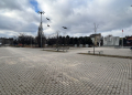 Akt wandalizmu na Placu Stu Straconych w Zgierzu. Zniszczono 7 lamp