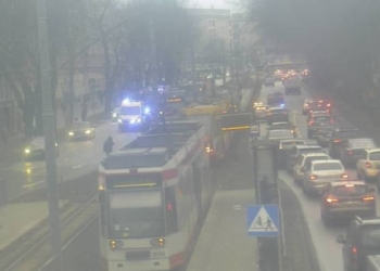 Hulajnogą wjechał pod tramwaj. MPK Łódź jeździ objazdami