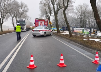 Groźny wypadek na DK43. Jedna osoba ranna, są utrudnienia