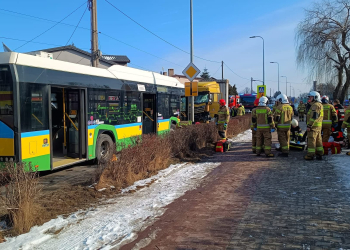 Karambol w Bełchatowie. Wśród poszkodowanych pasażerowie autobusu [ZDJĘCIA]