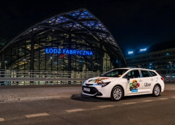 Praca jako kierowca taxi - z własnym samochodem czy wynajętym? 3 samochód Uber Łódź