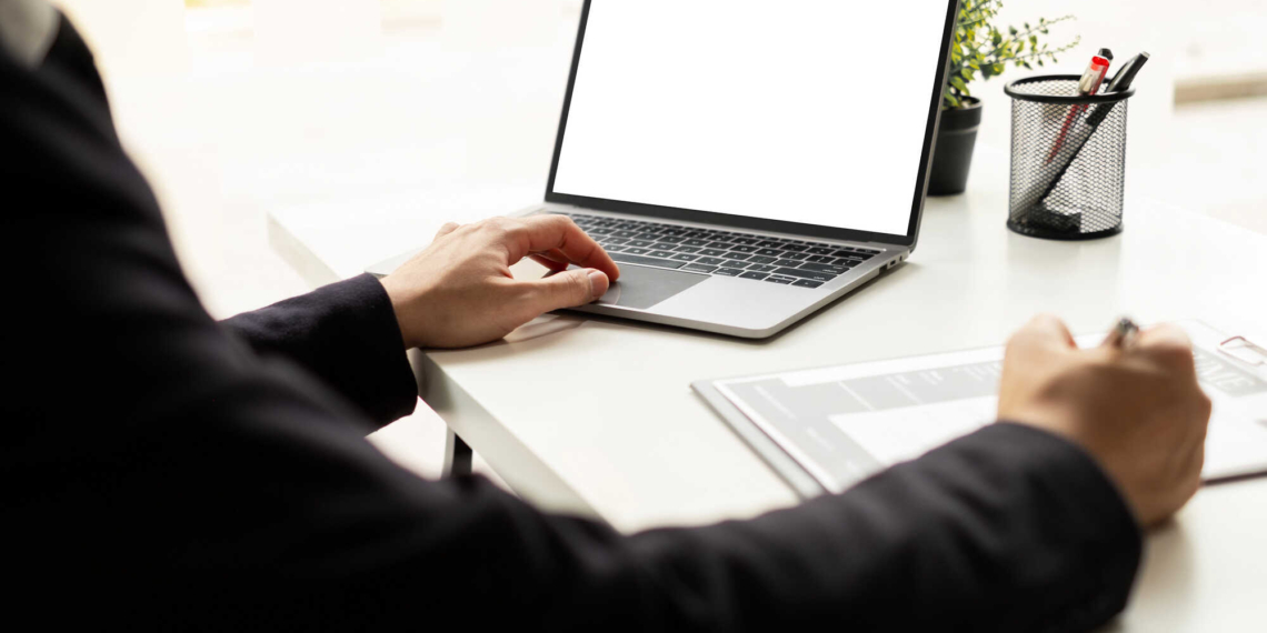 Jak nauczyć się przedsiębiorczości od zera? Bezpłatne źródła wiedzy online