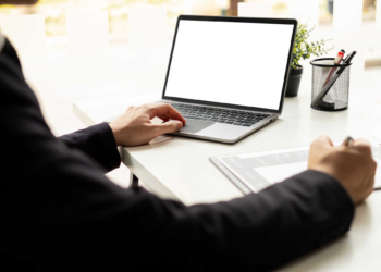 Jak nauczyć się przedsiębiorczości od zera? Bezpłatne źródła wiedzy online