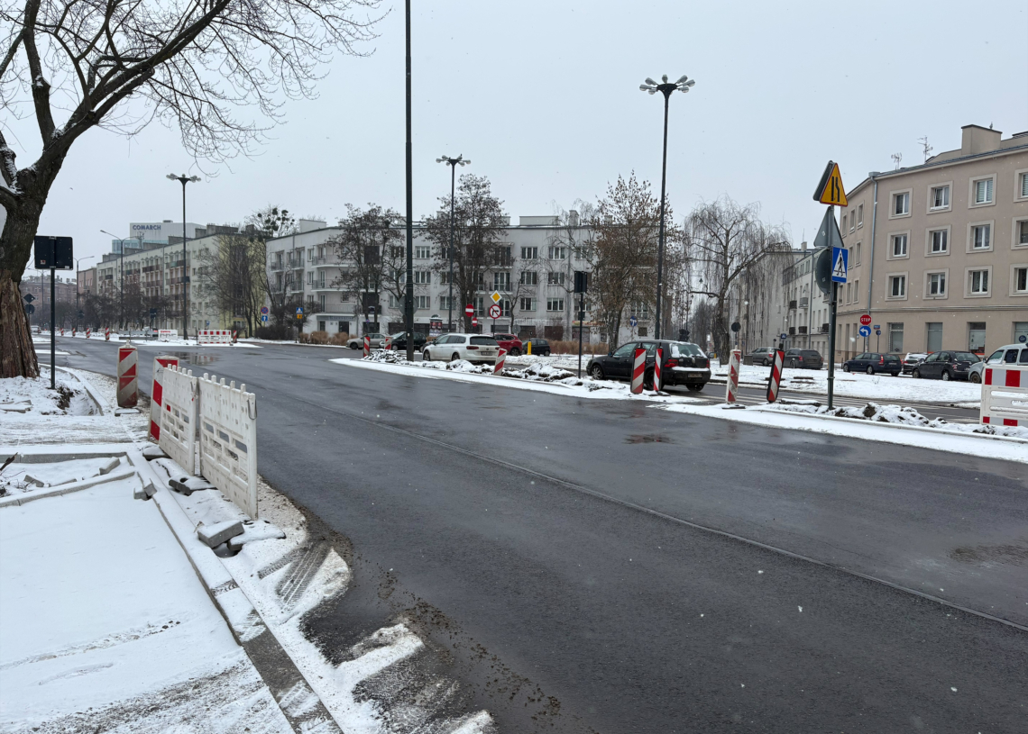 Przedłużający się remont ulicy Uniwersyteckiej. Kończy się cierpliwość mieszkańców 1 Przedłużający się remont ulicy Uniwersyteckiej. Kończy się cierpliwość mieszkańców