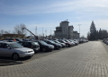 Parkingi przy dworcu kolejowym zapełnione. W Tomaszowie Mazowieckim powstaną dwa kolejne