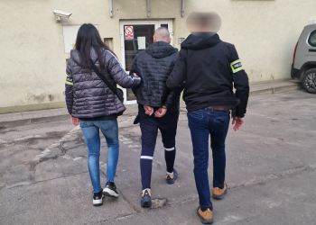 Po 14 latach ukrywania się został zatrzymany przez policję. Podawał się za swojego brata