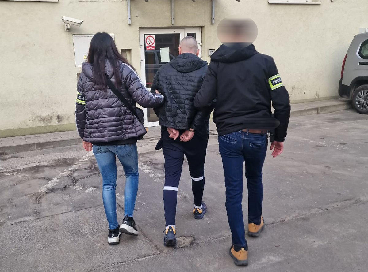 Po 14 latach ukrywania się został zatrzymany przez policję. Podawał się za swojego brata