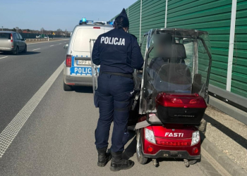 76-latek wjechał wózkiem inwalidzkim na S14. Chciał dojechać do domu „komfortową trasą”