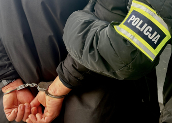 Trzy miesiące temu okradli jeden z domów w powiecie ramoszczańskim. Teraz odpowiedzą jeszcze za posiadanie narkotyków