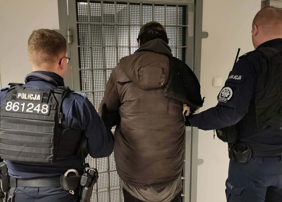 Obnażał się na ulicach Piotrkowa Trybunalskiego. 42-latek wpadł w ręce policji