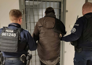 Obnażał się na ulicach Piotrkowa Trybunalskiego. 42-latek wpadł w ręce policji