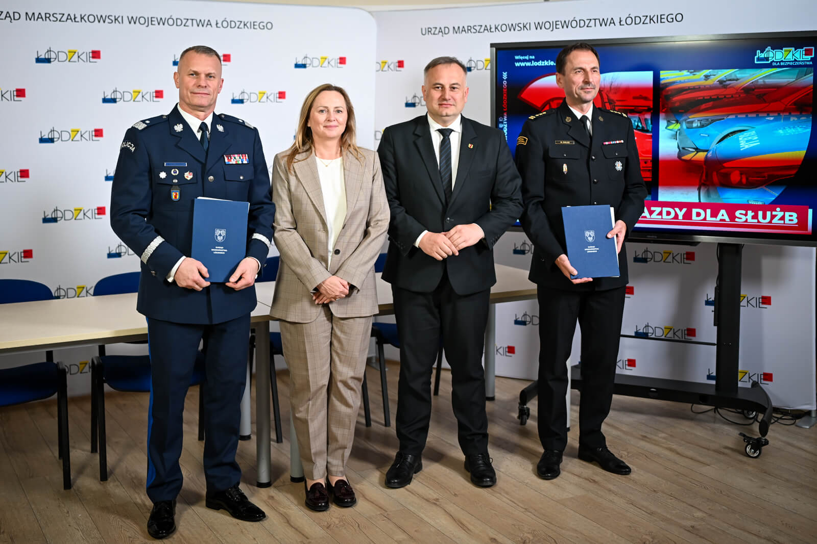 Nowe pojazdy dla policji i straży pożarnej. Mechaniczne drabiny i wideorejestratory