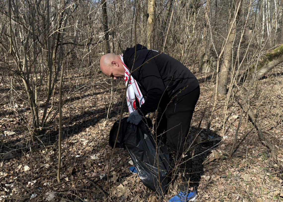 Wielkie sprzątanie Parku na Zdrowiu. "Zależy nam na tym, żeby było czysto"