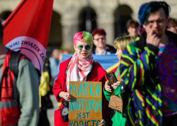 "Kwiaty w pięść". Marsz z okazji Dnia Kobiet w Łodzi, fot. S. Szwajkowski