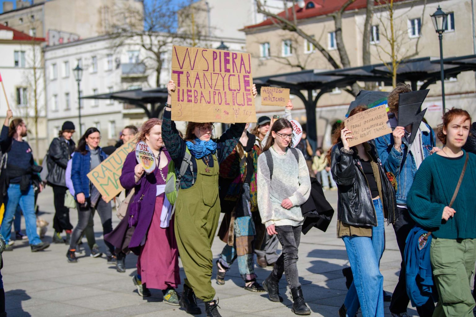 Kwiaty w Pięść manifestacja na Dzień Kobiet fot Sebastian Szwajkowski_14 Kwiaty w Piesc manifestacja na Dzien Kobiet fot Sebastian Szwajkowski 14