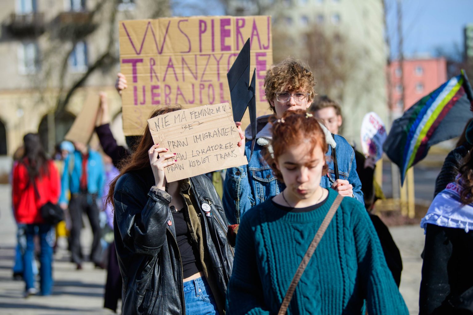 Kwiaty w Pięść manifestacja na Dzień Kobiet fot Sebastian Szwajkowski_16 Kwiaty w Piesc manifestacja na Dzien Kobiet fot Sebastian Szwajkowski 16