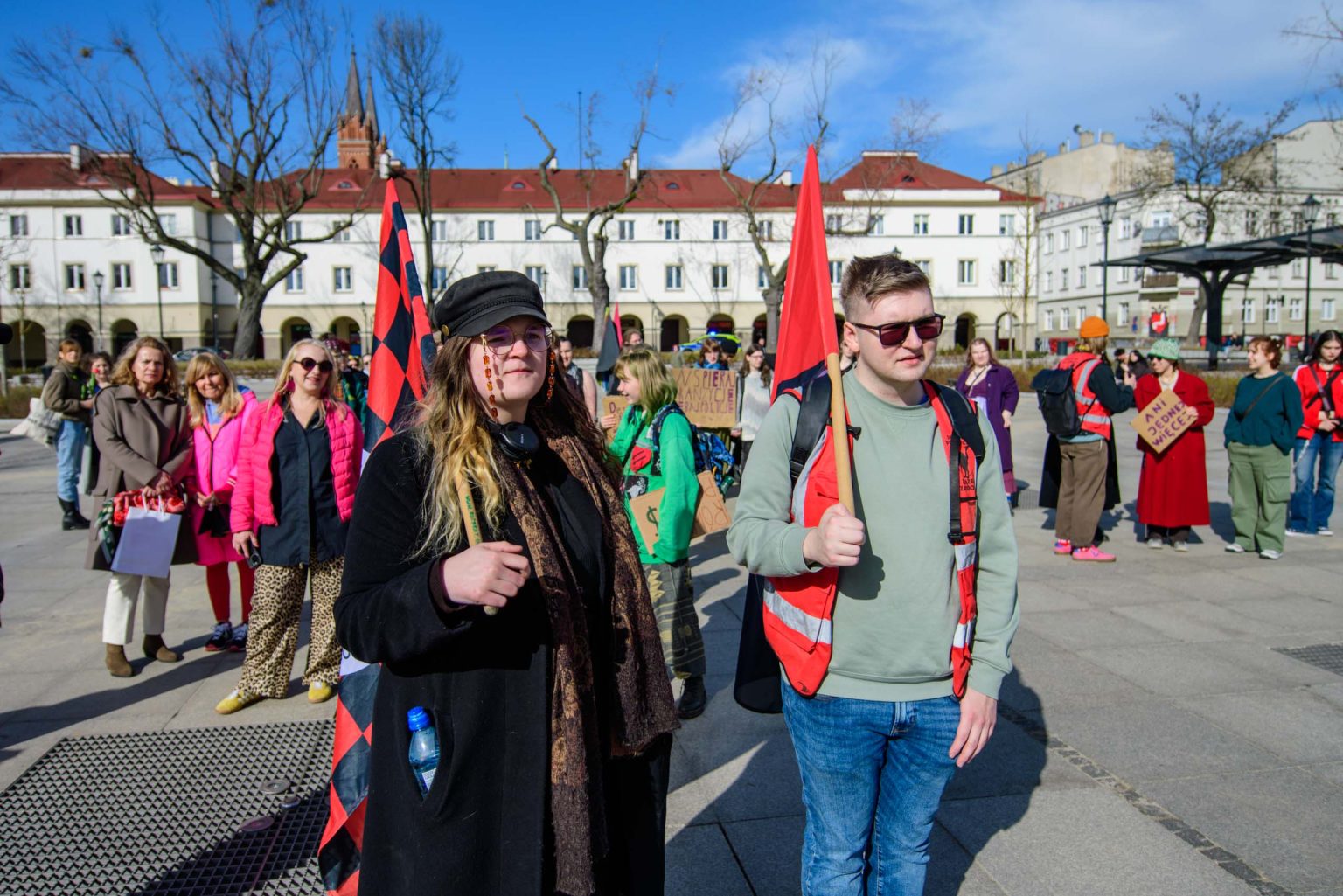 Kwiaty w Pięść manifestacja na Dzień Kobiet fot Sebastian Szwajkowski_2 Kwiaty w Piesc manifestacja na Dzien Kobiet fot Sebastian Szwajkowski 2