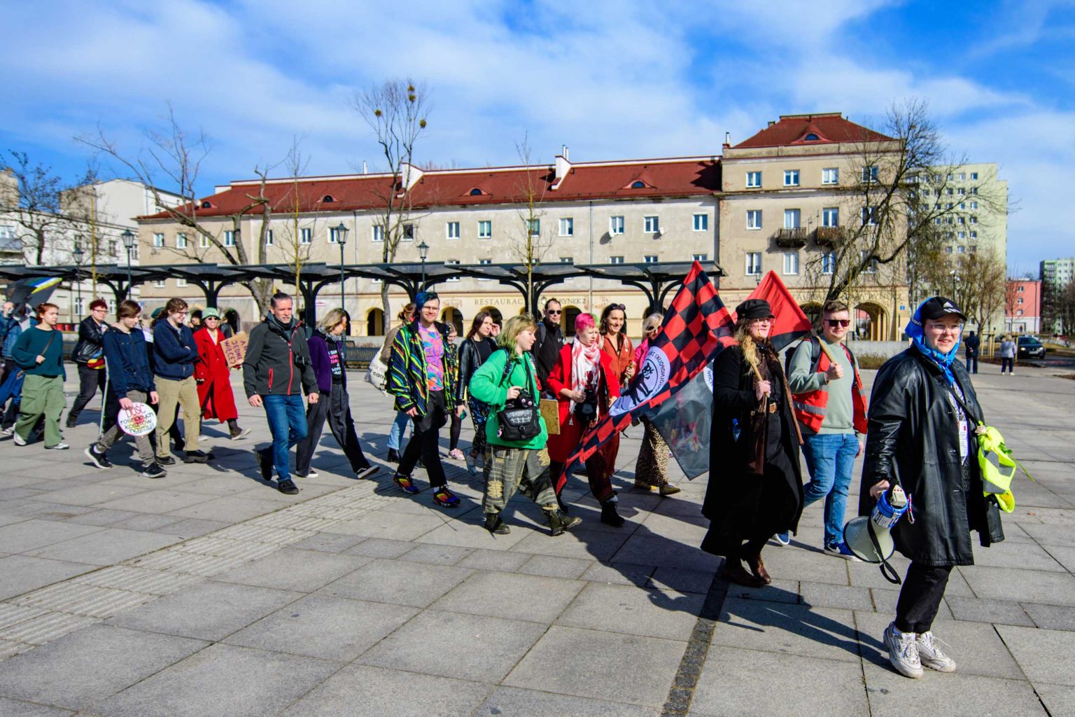 Kwiaty w Pięść manifestacja na Dzień Kobiet fot Sebastian Szwajkowski_6 Kwiaty w Piesc manifestacja na Dzien Kobiet fot Sebastian Szwajkowski 6