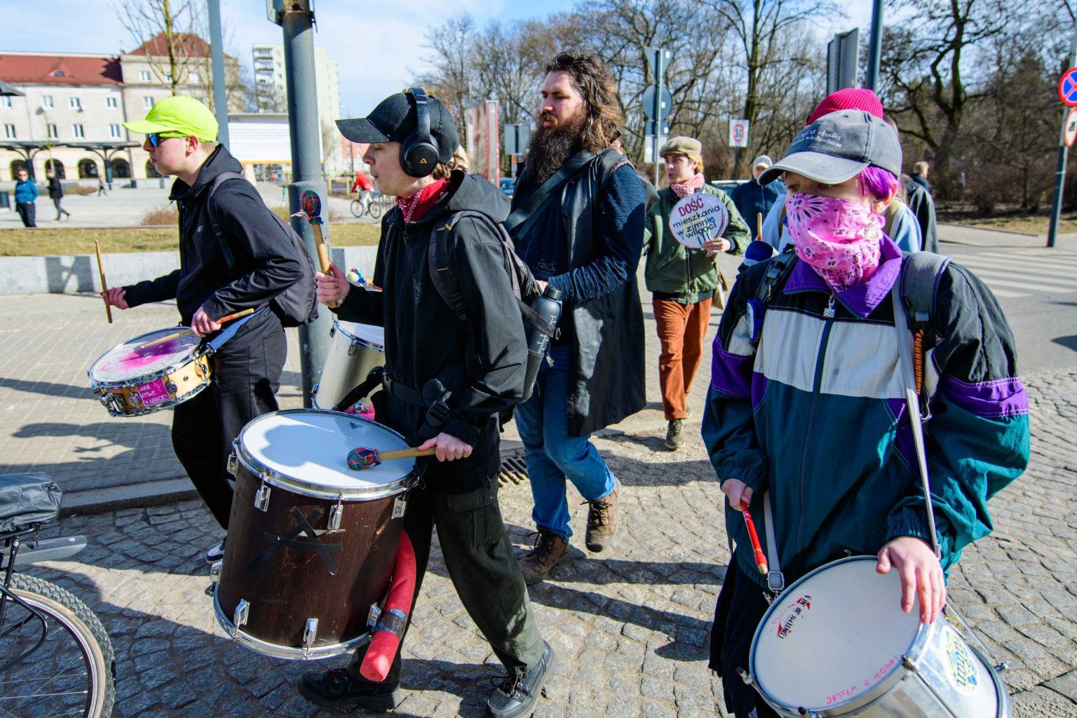 Kwiaty w Pięść manifestacja na Dzień Kobiet fot Sebastian Szwajkowski_9 Kwiaty w Piesc manifestacja na Dzien Kobiet fot Sebastian Szwajkowski 9