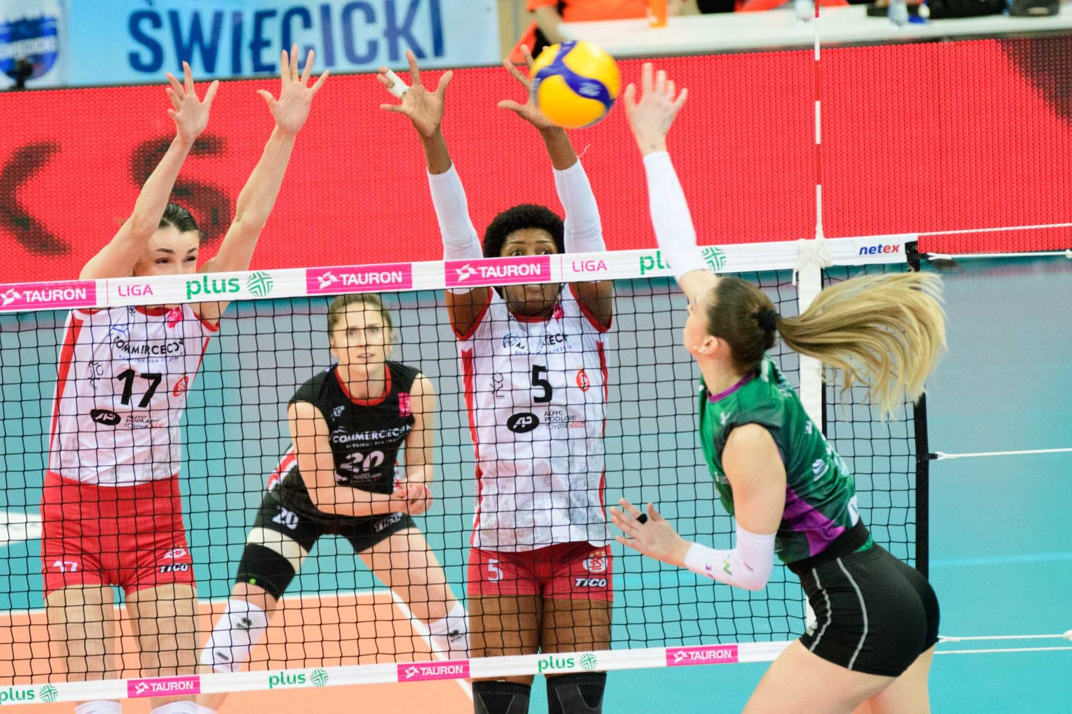 LKS Commercecon vs Volley Wroclaw fot Sebastian Szwajkowski 13