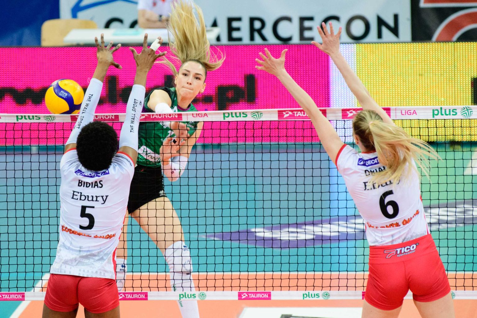 LKS Commercecon vs Volley Wroclaw fot Sebastian Szwajkowski 17