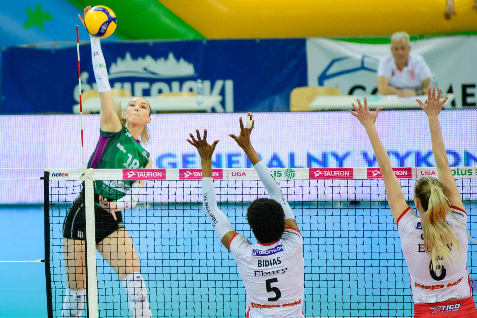 LKS Commercecon vs Volley Wroclaw fot Sebastian Szwajkowski 19