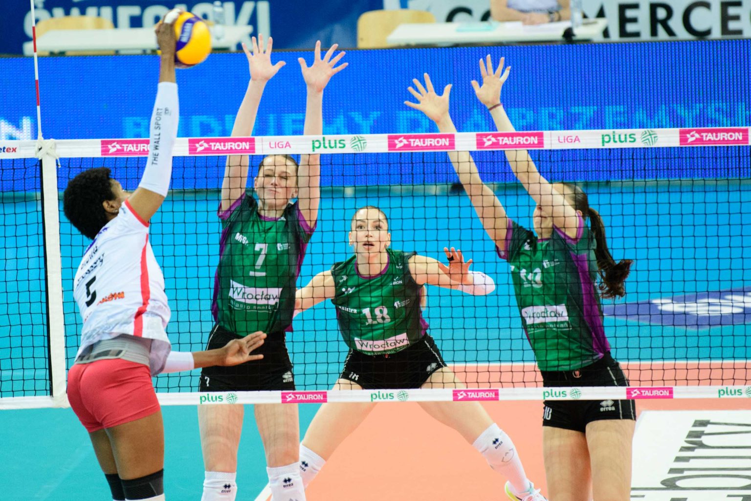 LKS Commercecon vs Volley Wroclaw fot Sebastian Szwajkowski 20