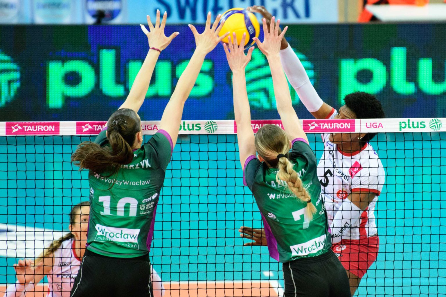 LKS Commercecon vs Volley Wroclaw fot Sebastian Szwajkowski 9