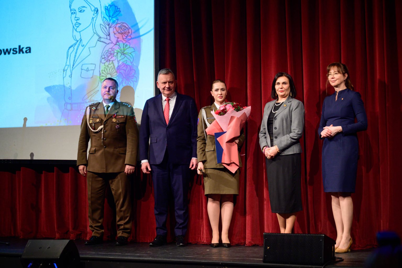 Mundurowy Dzien kobiet w Teatrze Jaracza w Lodzi fot Sebastian Szwajkowski 18