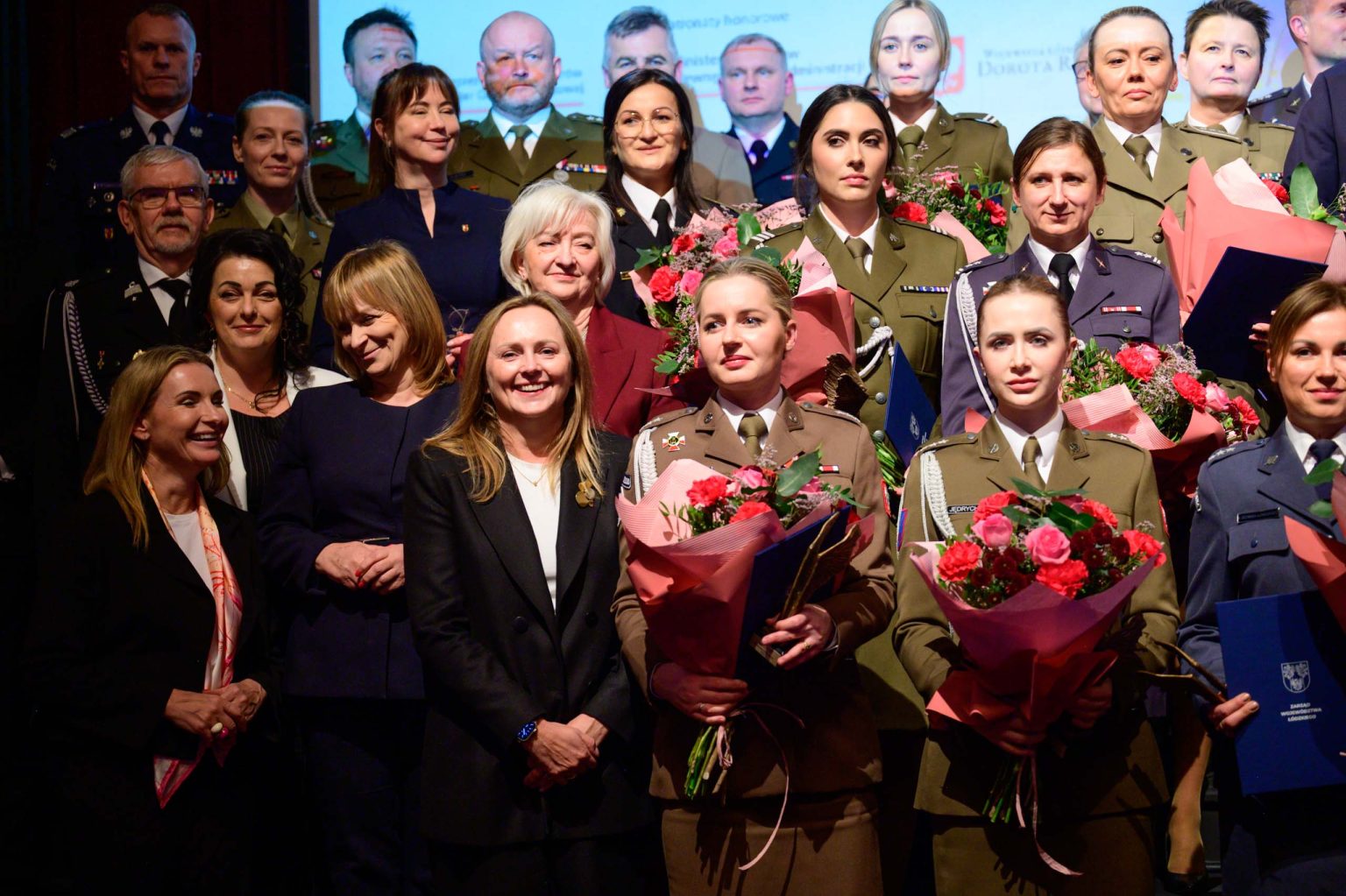 Mundurowy Dzień kobiet w Teatrze Jaracza w Łodzi fot Sebastian Szwajkowski_22 Mundurowy Dzien kobiet w Teatrze Jaracza w Lodzi fot Sebastian Szwajkowski 22