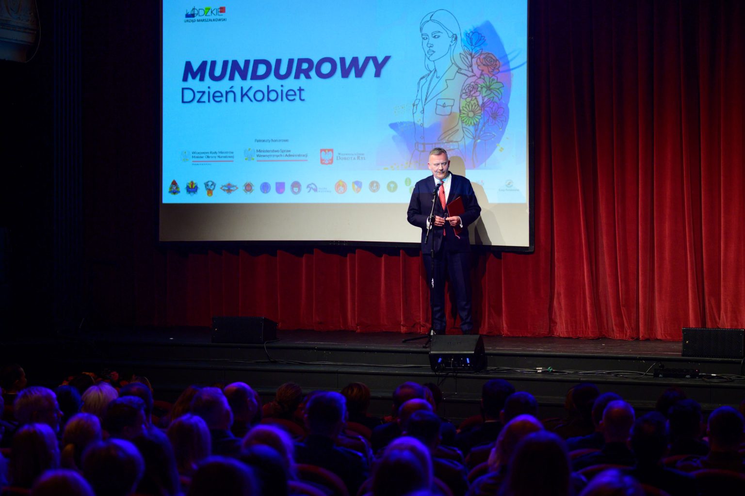 Mundurowy Dzień kobiet w Teatrze Jaracza w Łodzi fot Sebastian Szwajkowski_26 Mundurowy Dzien kobiet w Teatrze Jaracza w Lodzi fot Sebastian Szwajkowski 26