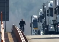 Jechał rowerem po A1. Skrajnie nieodpowiedzialne zachowanie na autostradzie [WIDEO]