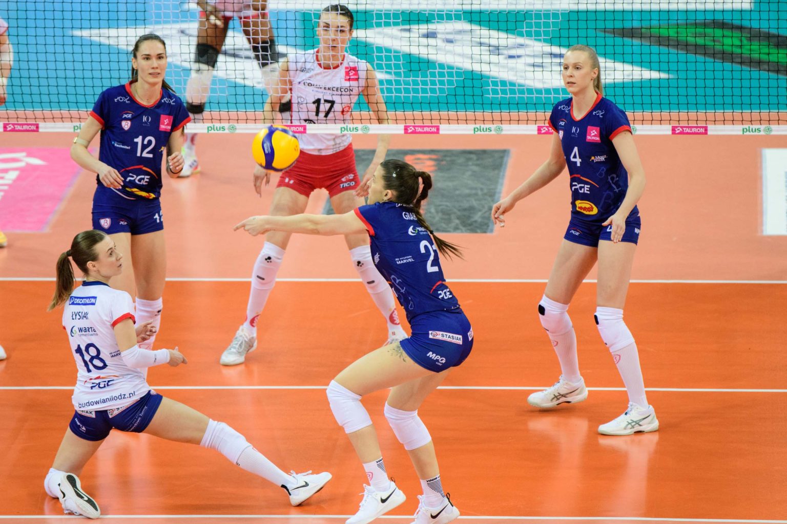 Siatkarskie derby Łodzi ŁKS Commercecon vs PGE Budowlani fot Sebastian Szwajkowski_9 Siatkarskie derby Lodzi LKS Commercecon vs PGE Budowlani fot Sebastian Szwajkowski 9